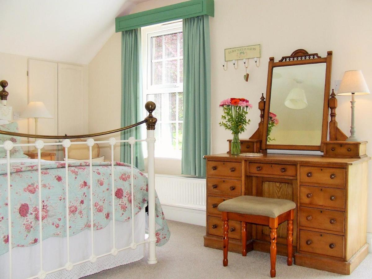 Lobhill Farmhouse Bed And Breakfast And Self Catering Accommodation Okehampton Exteriör bild