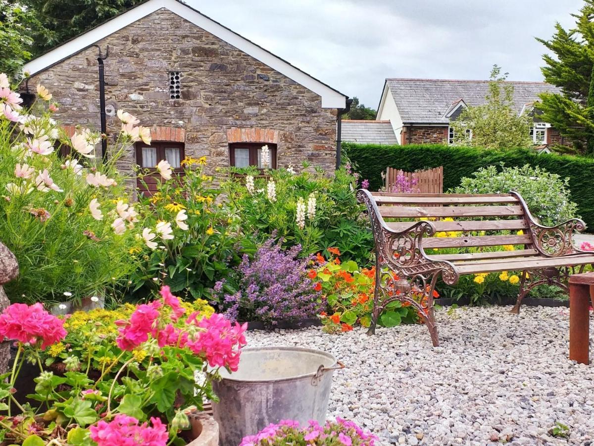 Lobhill Farmhouse Bed And Breakfast And Self Catering Accommodation Okehampton Exteriör bild